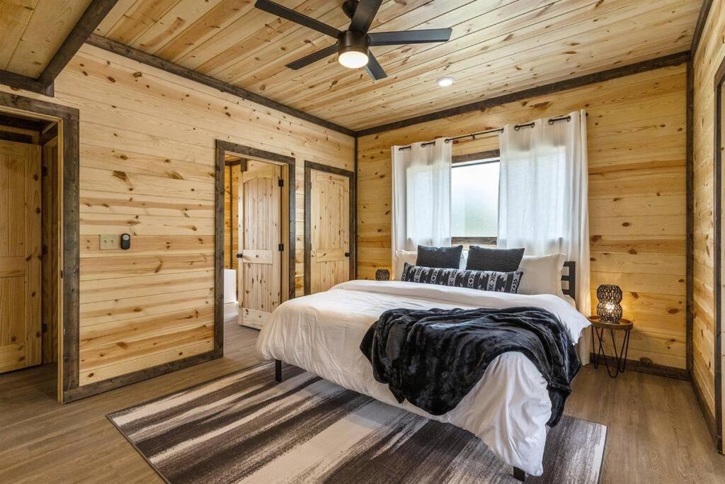 Pets Ok! Hot Tub, Waterfront, Starlink, Firepit Apartment Wright City Exterior photo